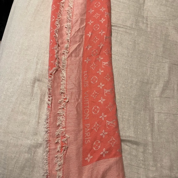 Louis Vuitton Monogram Shawl - Picture 2 of 5